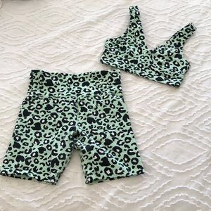 gym set from forever 21 Includes top and bottoms